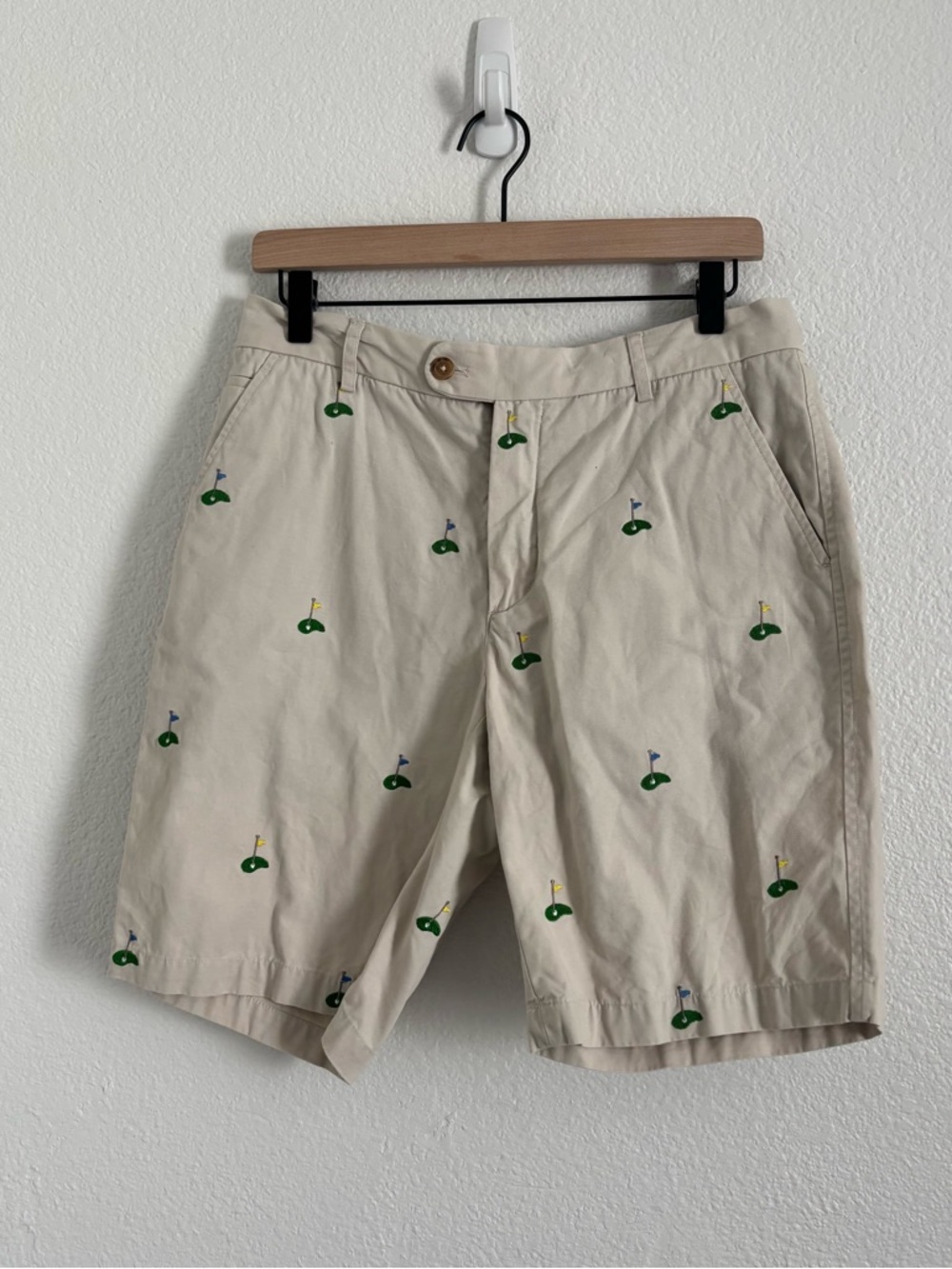 J. McLaughlin Men's Size 32 Khaki Beige Embroidered Golf Shorts